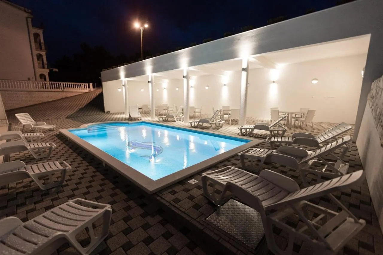 Apartment In Okrug Donji With Sea View, Balcony, Air Conditioning, Wifi 5166-4 Donji Okrug