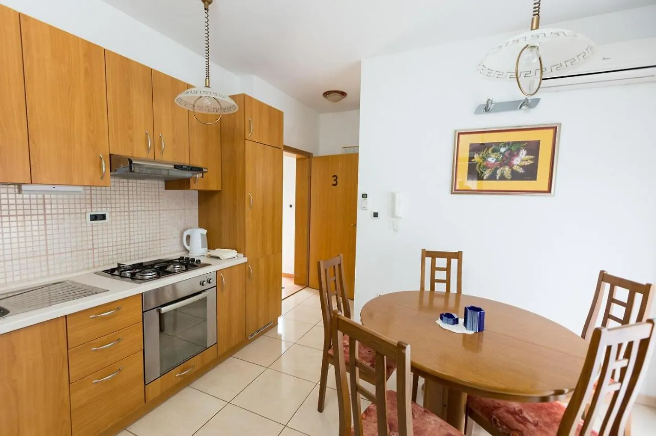 Apartment In Okrug Donji With Sea View, Balcony, Air Conditioning, Wifi 5166-4 Donji Okrug   Donji Okrug (Ciovo)