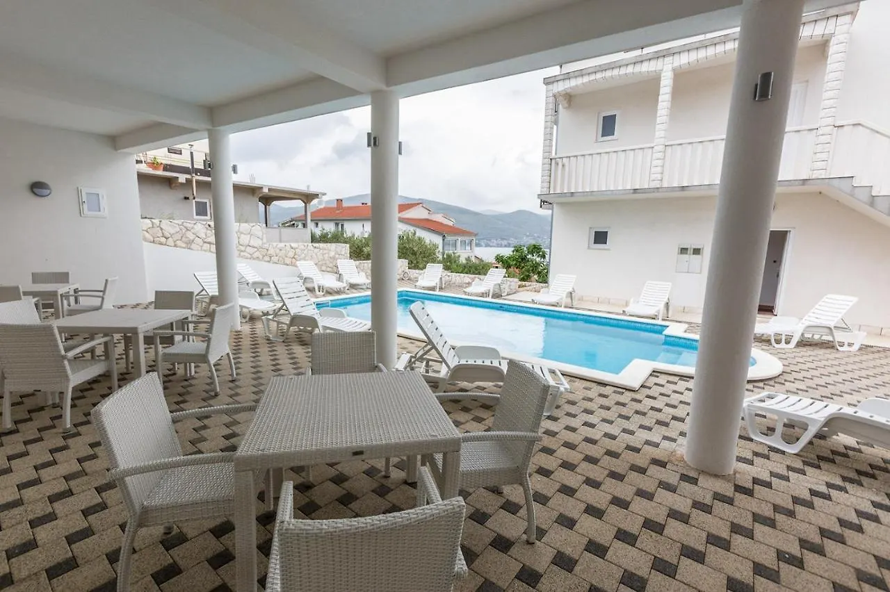 Apartment In Okrug Donji With Sea View, Balcony, Air Conditioning, Wifi 5166-4 Donji Okrug  0*, Donji Okrug (Ciovo)