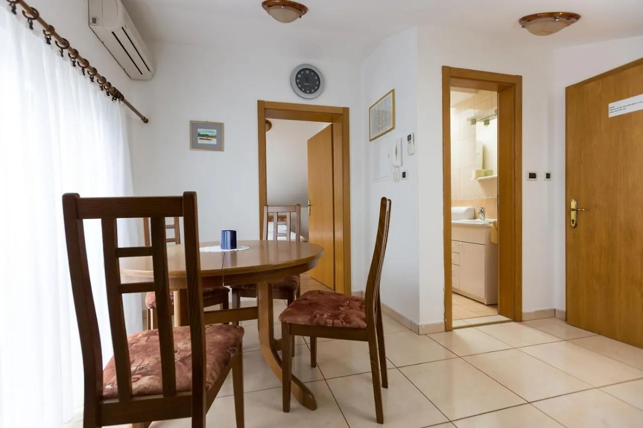 Apartment In Okrug Donji With Sea View, Balcony, Air Conditioning, Wifi 5166-4 Donji Okrug   Donji Okrug (Ciovo)
